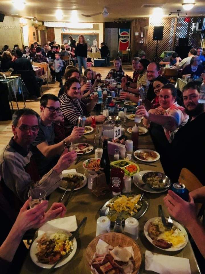 Groupe convives fête réception Victoriaville